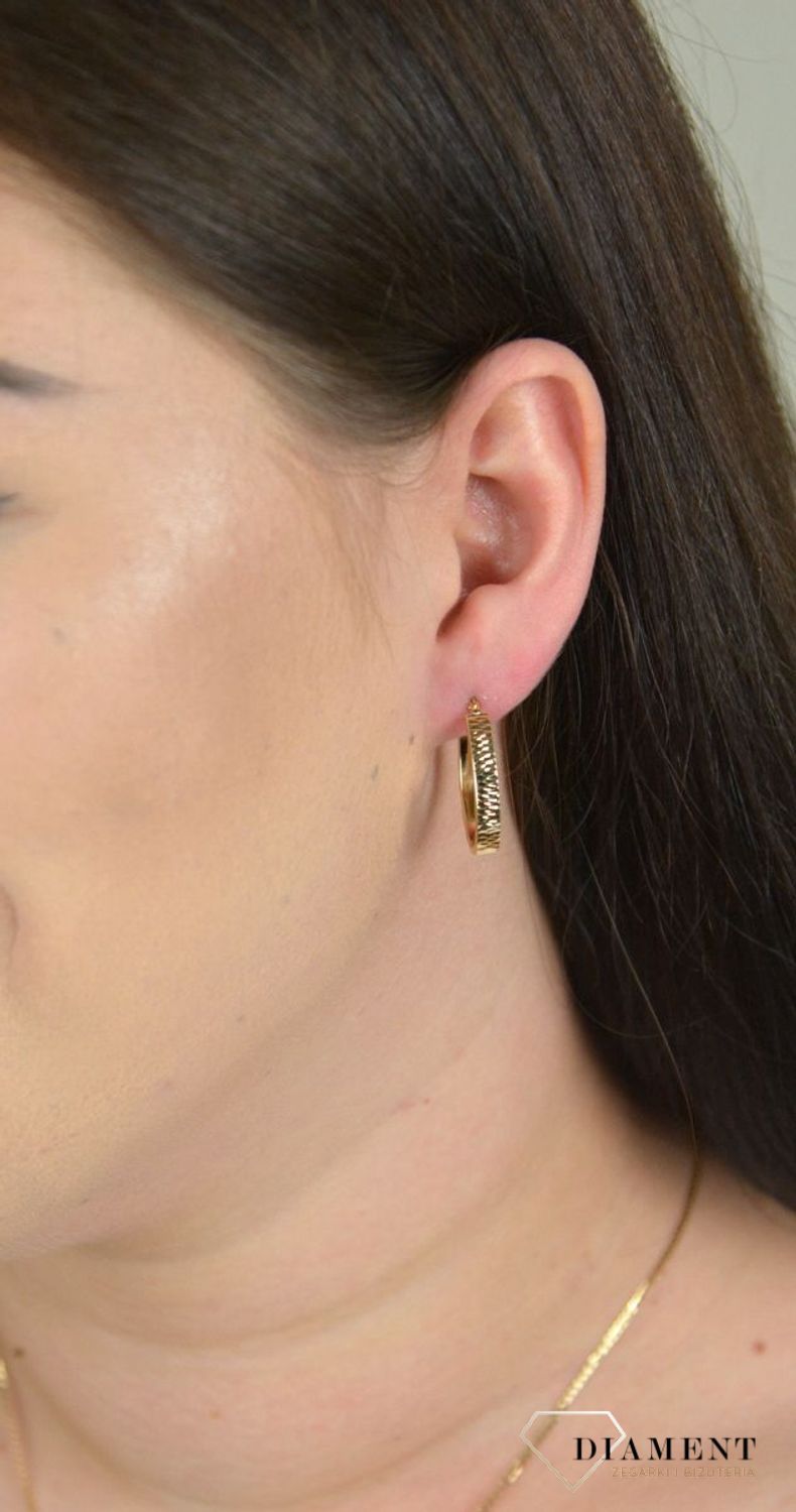 Złote owalne kolczyki grawerowane, błyszczące KL 7103.jpg